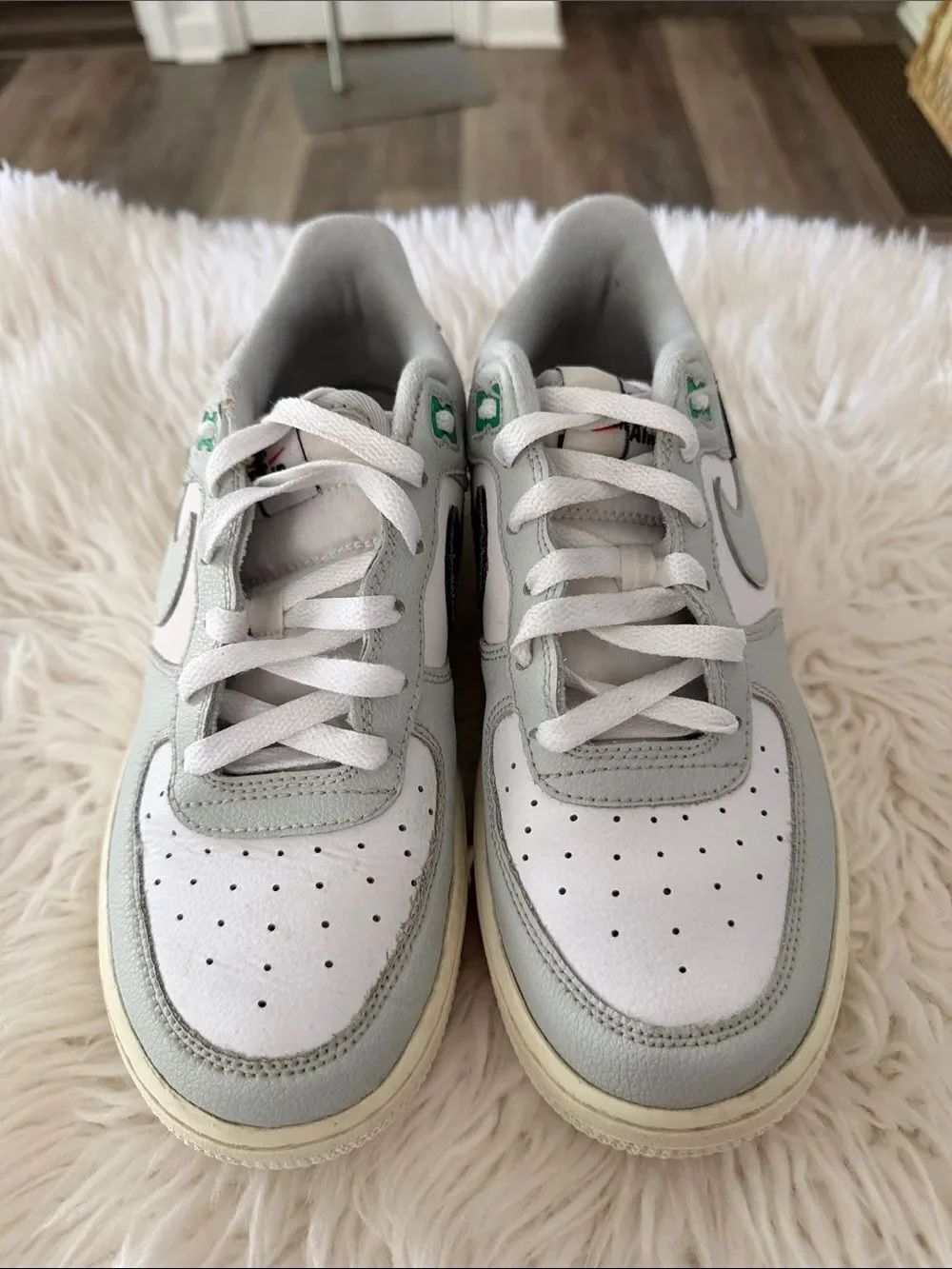 Nike Low-Top Sneakers White & Light Green Size 6.5Y/ Women’s 8